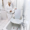 blanc Aquatec Orca Elévateur de bain avec dossier inclinable